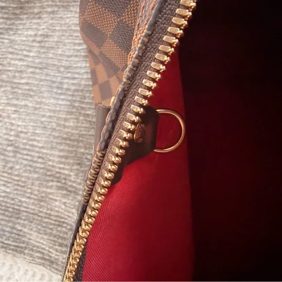 Speedy Bandoulière 30

Damier Ebene Handbag Louis Vuitton ® - Picture 8 of 10